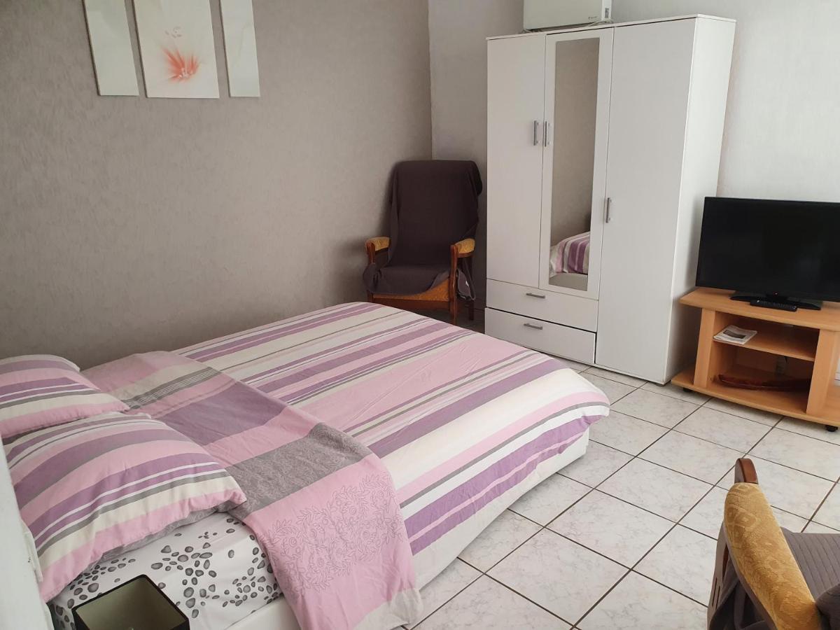 Apartmán Meubles B-D Bains-les-Bains Exteriér fotografie